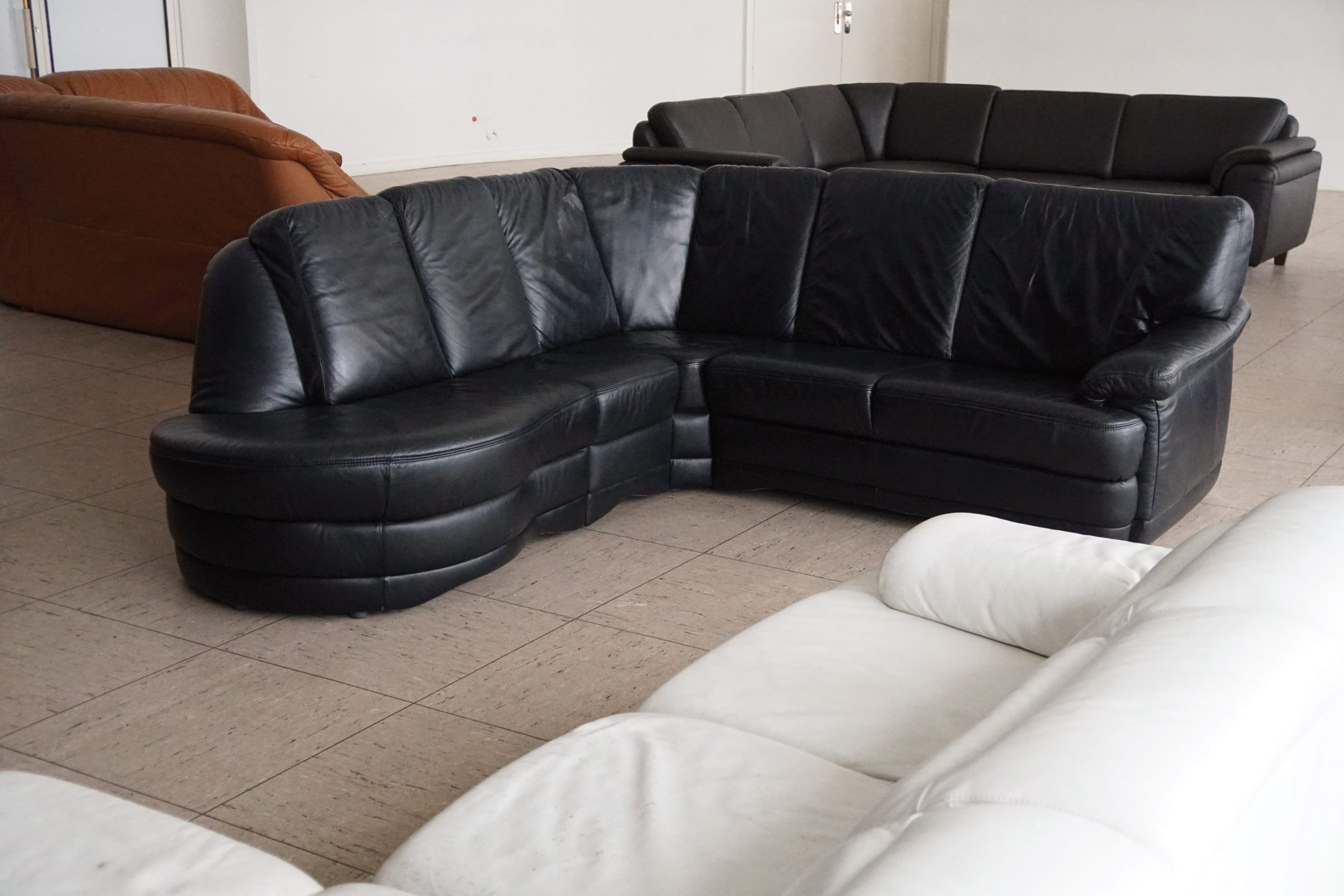 *Arrangement*, used/leather/nonsmoker-household/corner-sofas for the *Poem Automaton*, 2018