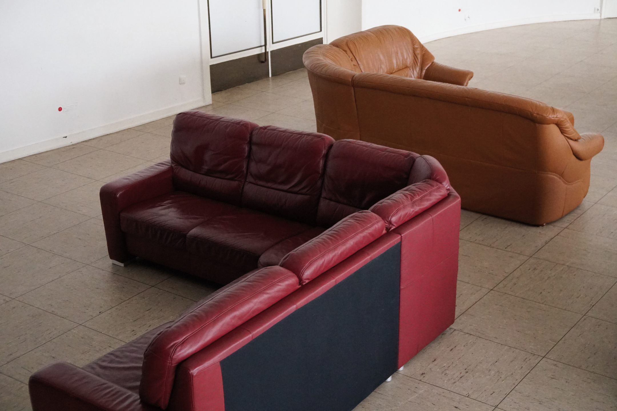 *Arrangement*, used/leather/nonsmoker-household/corner-sofas for the *Poem Automaton*, 2018