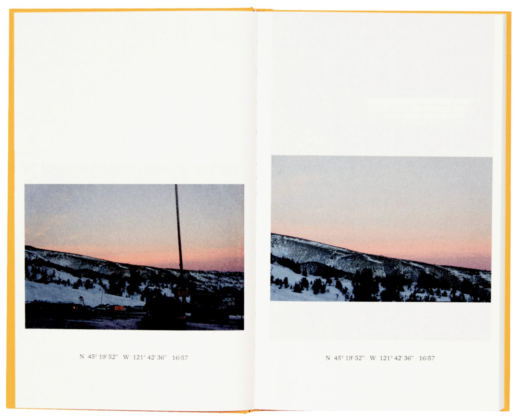 *The Curve.* Berlin: Bom Dia Boa Tarde Boa Noite, 2021. (pp.2-3)