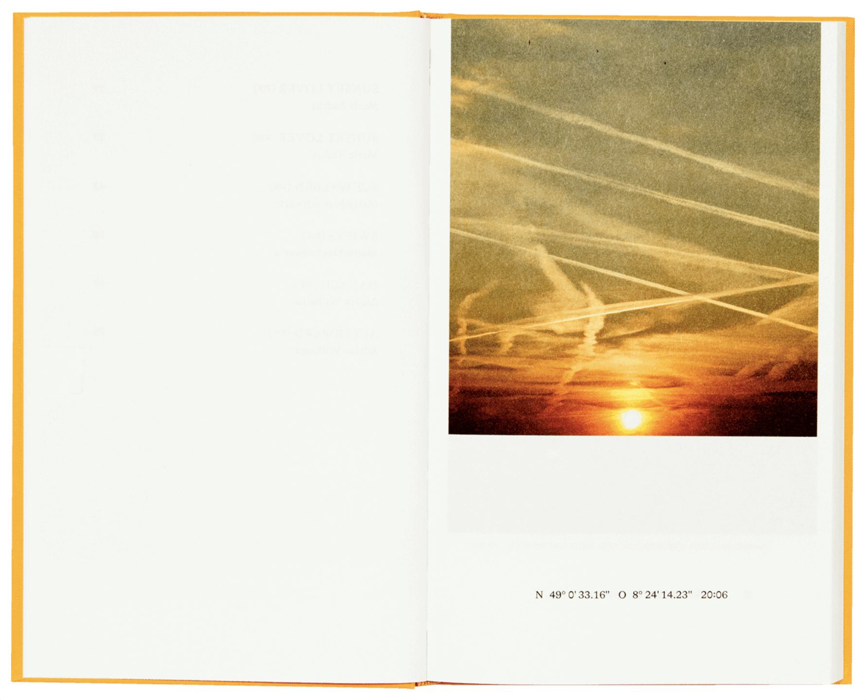 *The Curve.* Berlin: Bom Dia Boa Tarde Boa Noite, 2021. (pp.8-9)